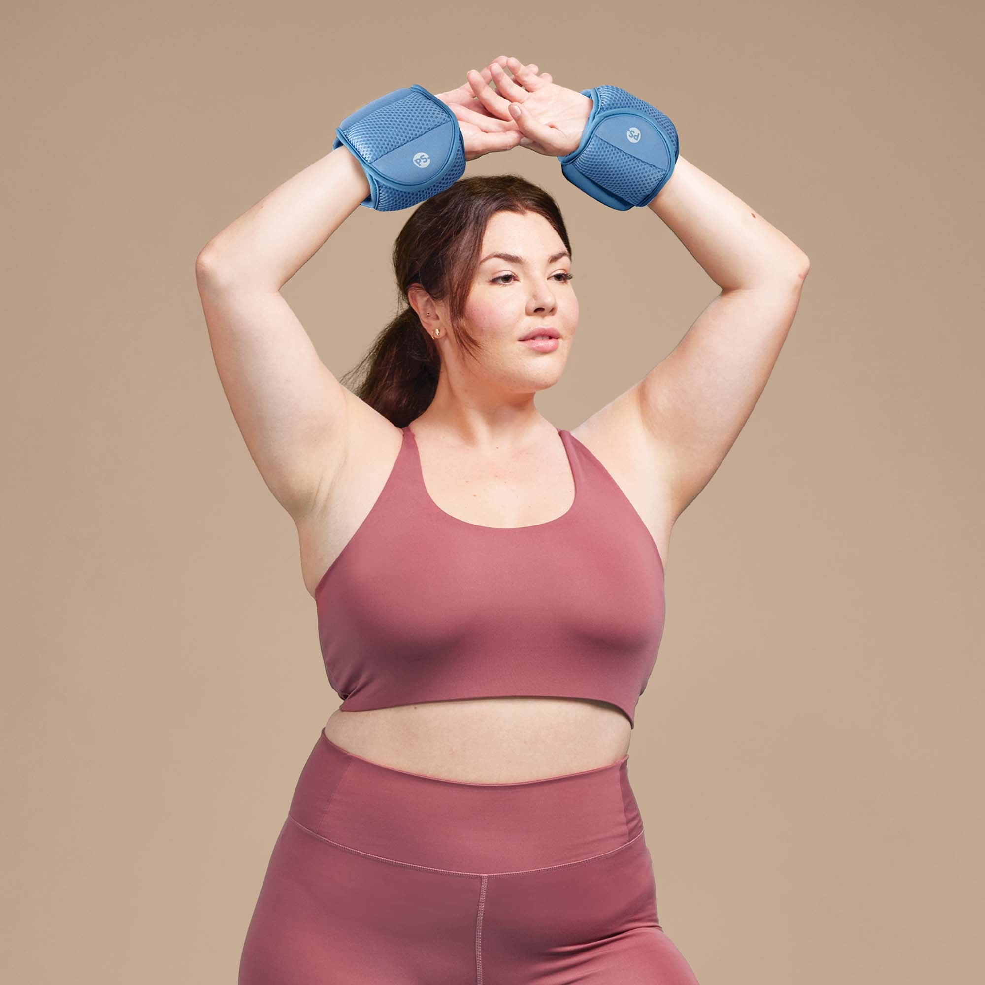 Person wearing the POPSUGAR Wrist-Ankle weights on wrists
